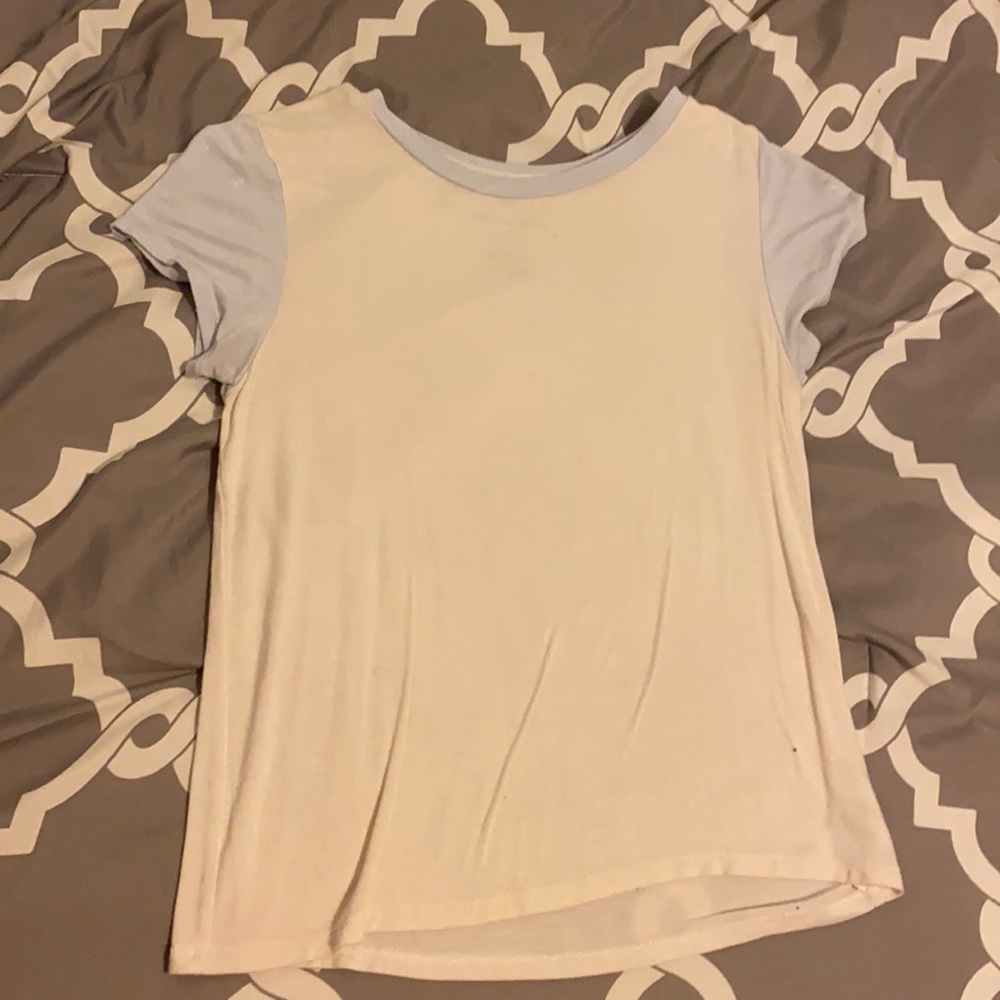 Blue and off white slightly cropped tee